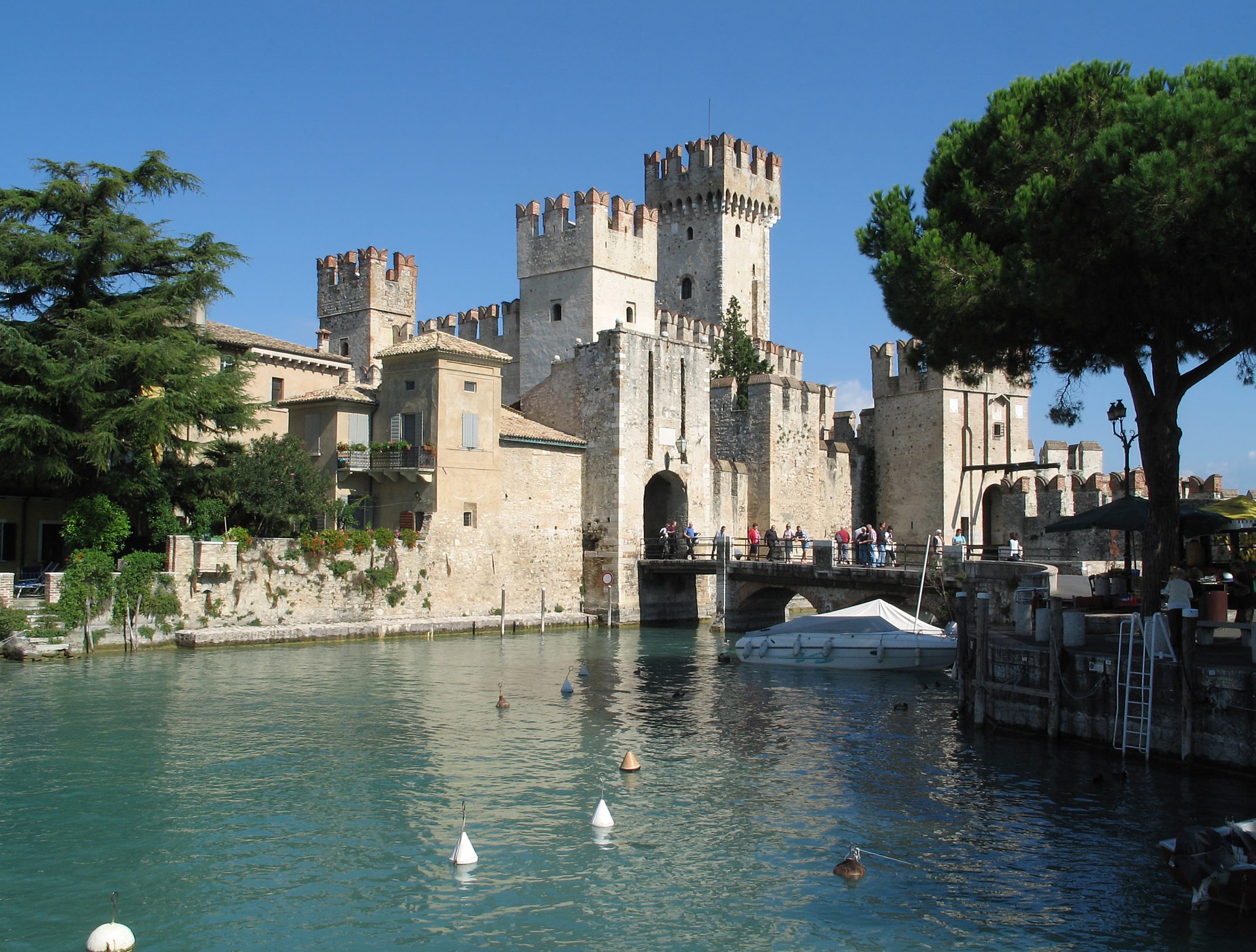 The doors of Sirnione looks like the entrance of a castle